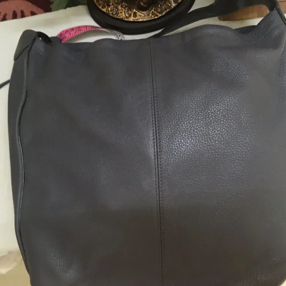Authentic Coach Avery Hobo Bag - Picture 7 of 16